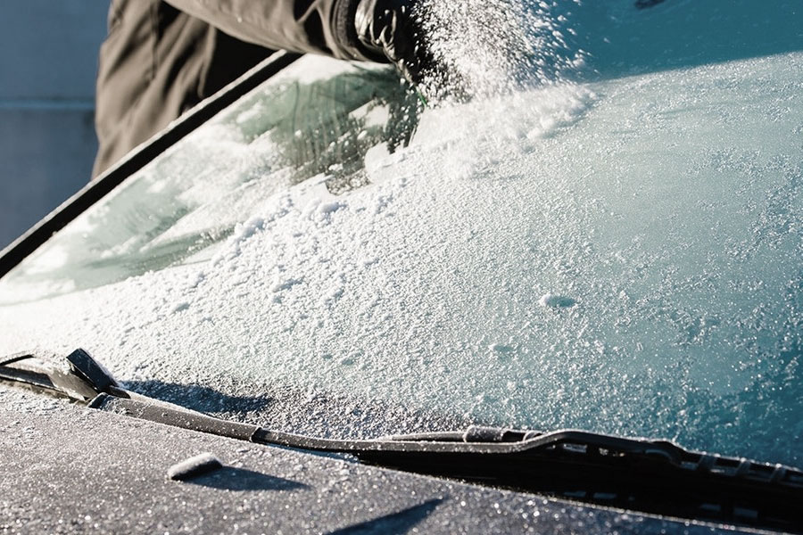 Prevent the windshield from freezing